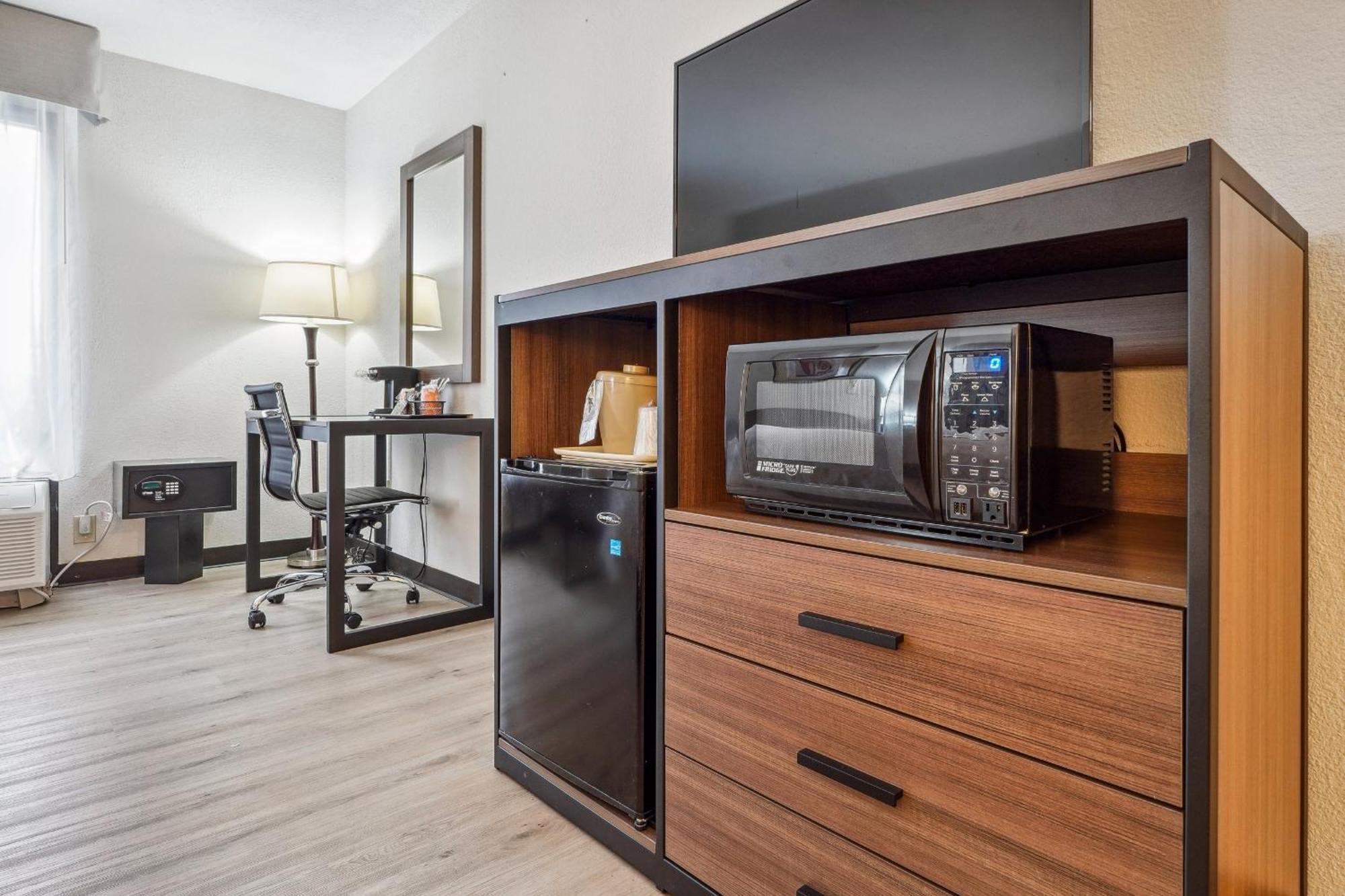 Quality Inn & Suites 도손빌 외부 사진