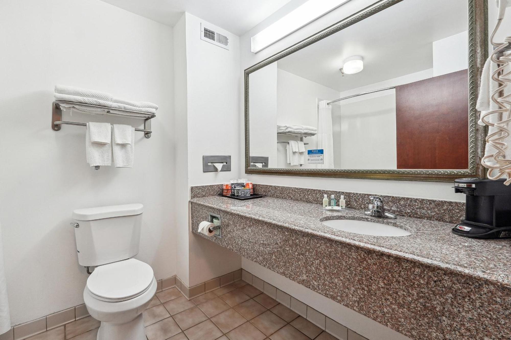 Quality Inn & Suites 도손빌 외부 사진