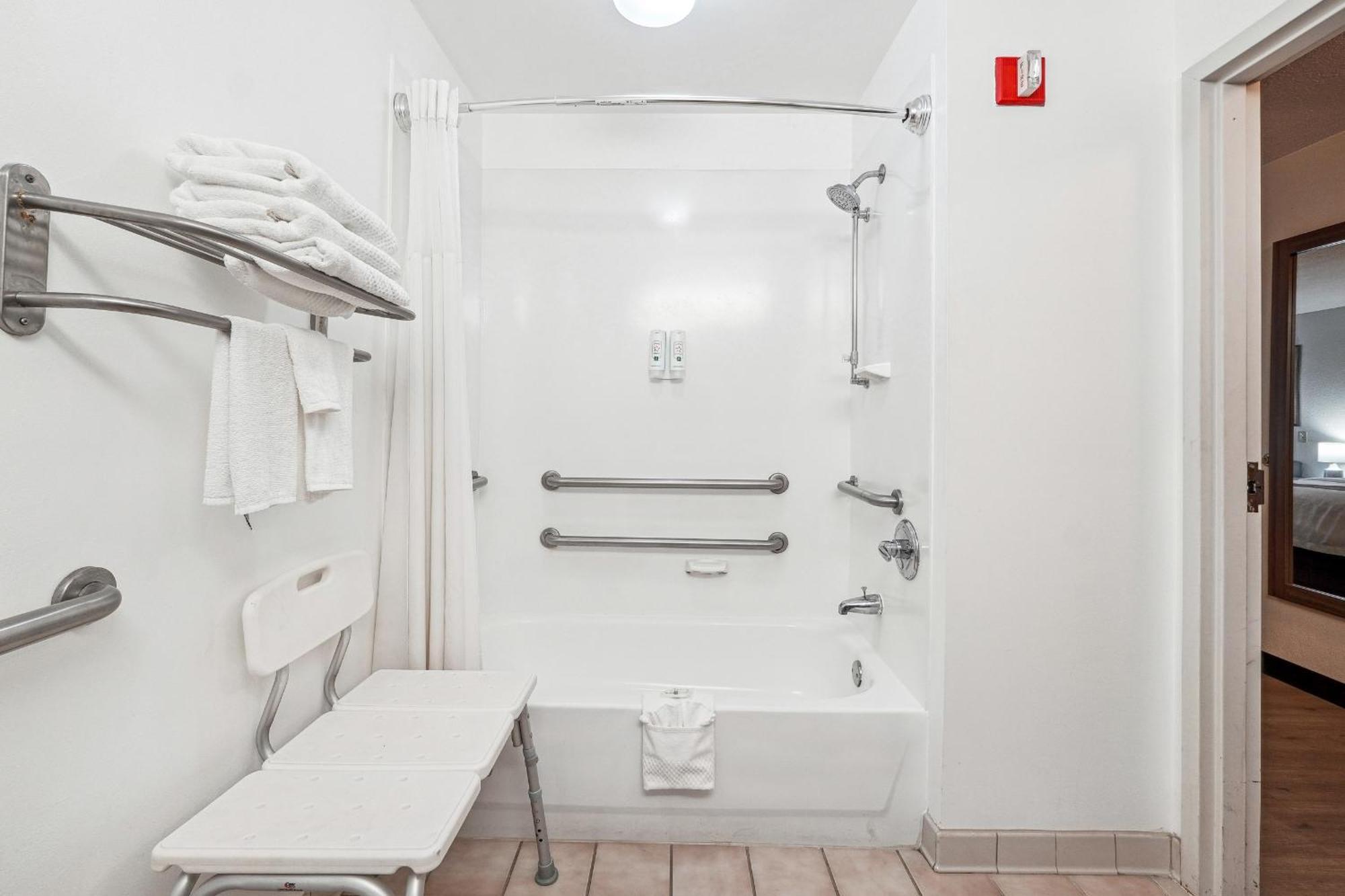 Quality Inn & Suites 도손빌 외부 사진