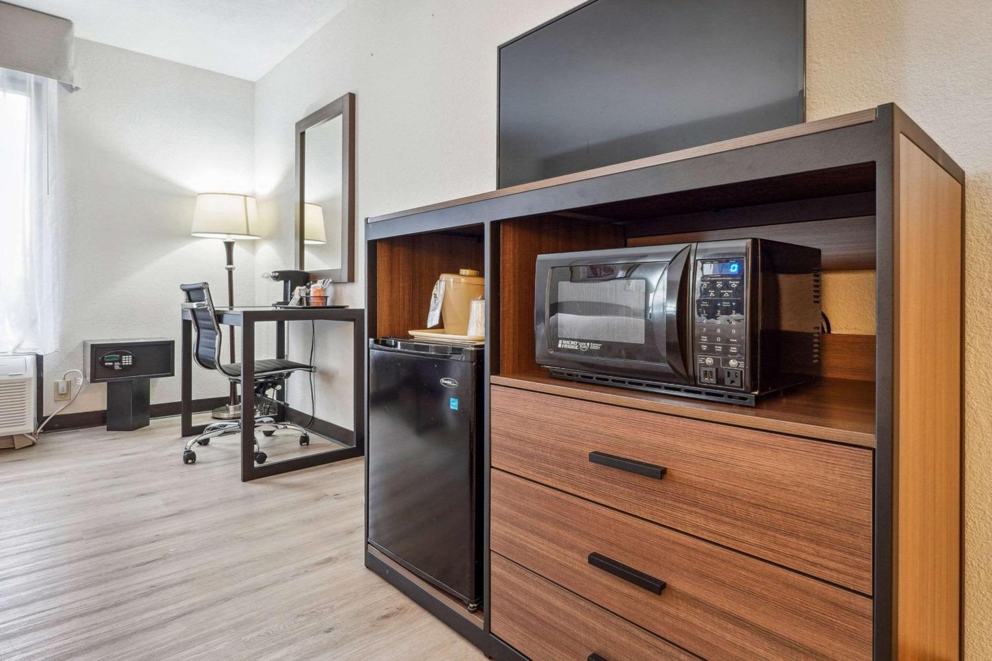 Quality Inn & Suites 도손빌 외부 사진