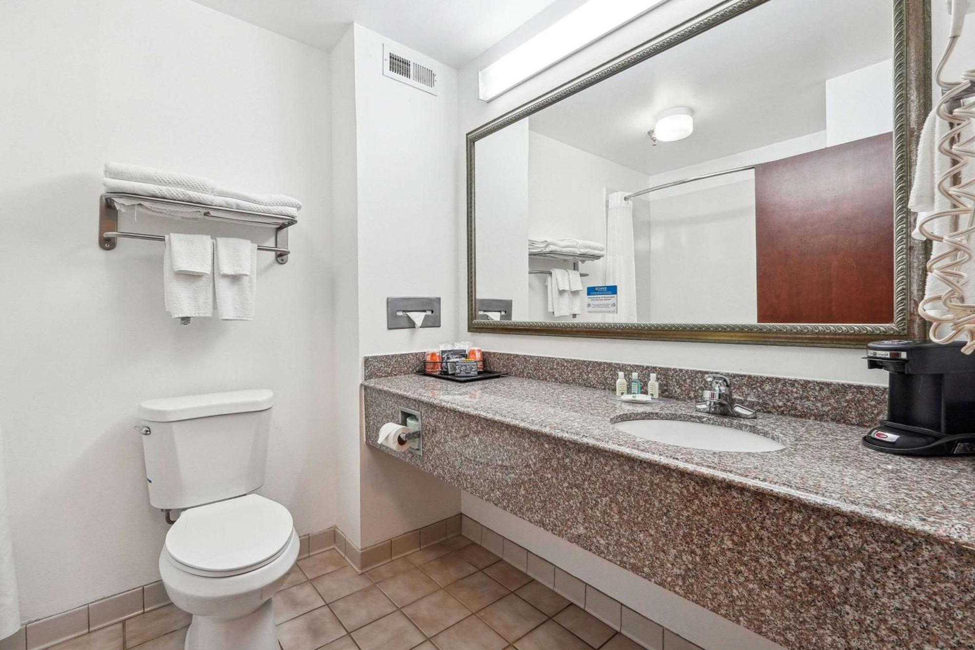 Quality Inn & Suites 도손빌 외부 사진