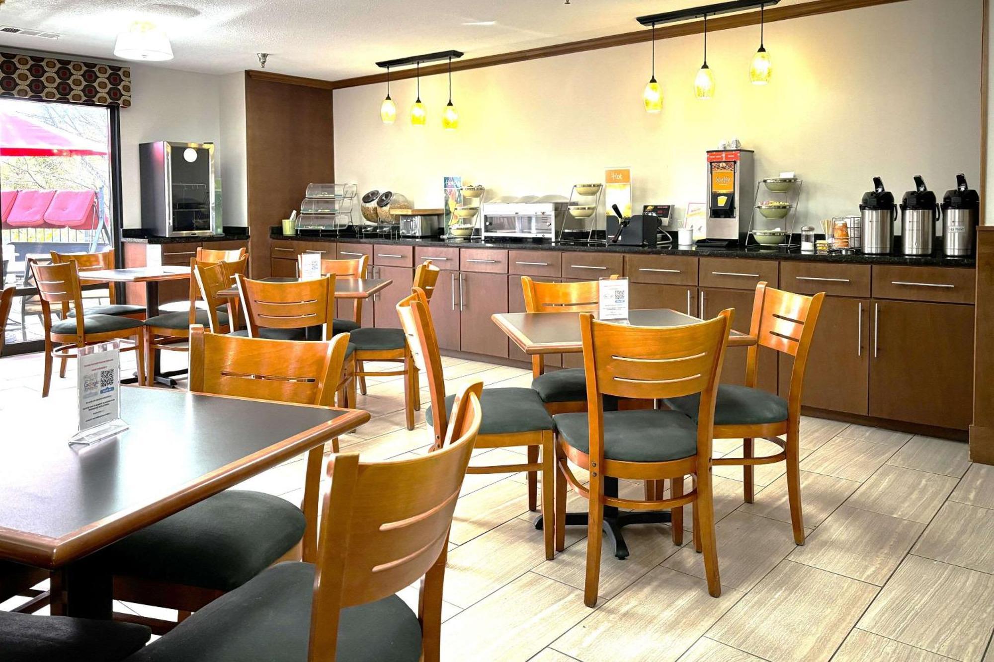 Quality Inn & Suites 도손빌 외부 사진
