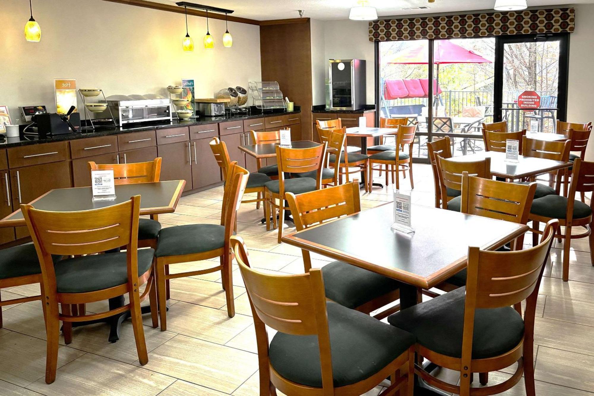 Quality Inn & Suites 도손빌 외부 사진