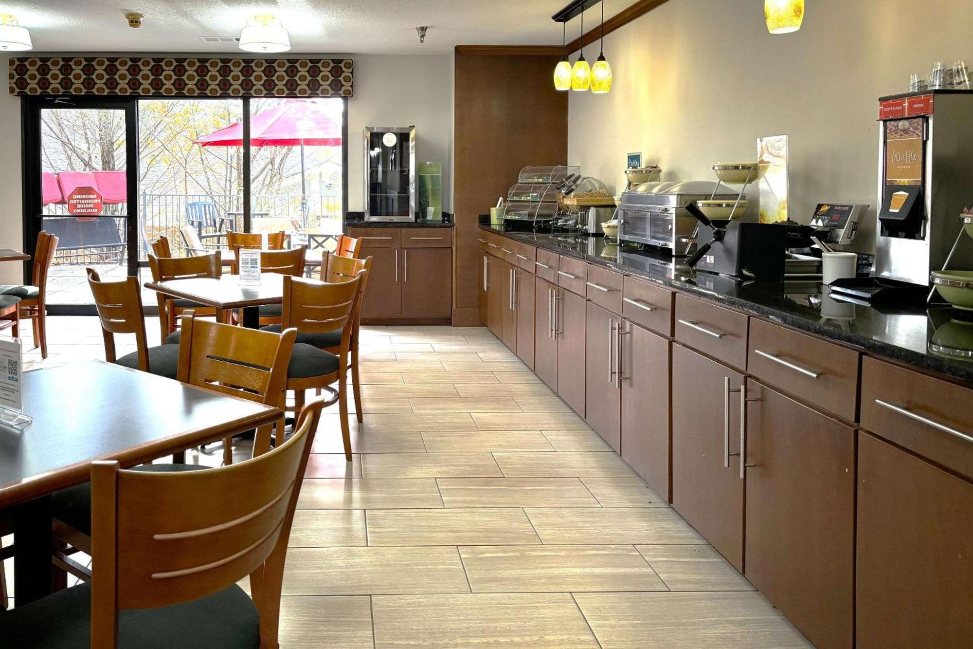 Quality Inn & Suites 도손빌 외부 사진